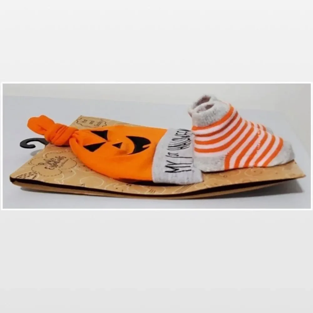 New Hat & Sock Pumpkin Baby Halloween Set 0-6 Months NWT Unisex